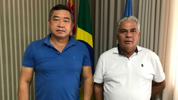 Prefeito de Mariápolis, Ricardo Watanabe, e vice-prefeito Gilson Paulo (Foto: Siga Mais).