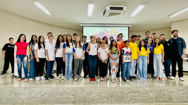 Parte do grupo de participantes premiados (Foto: Jéssica Nakadaira).
