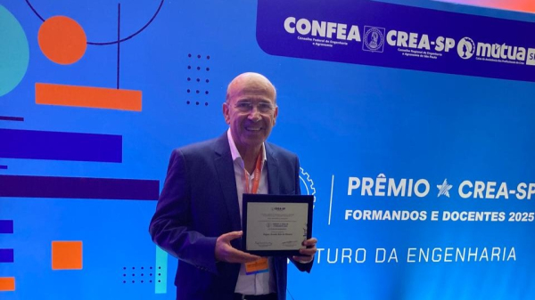 Prof. Dr. Vagner Amado Belo de Oliveira recebe homenagem (Acervo Pessoal).