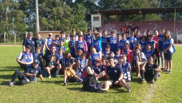 Crianças do ProEduc-FAI conquistaram dez medalhas de ouro, oito de prata e nove de bronze na competição de atletismo do último dia 19. (Foto: Arquivo Pessoal)