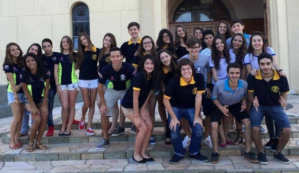 O projeto Abraço Grátis reuniu jovens dos Interact Clubs de Adamantina, Lucélia, Pacaembu e Osvaldo Cruz (Foto: Assessoria de Imprensa).