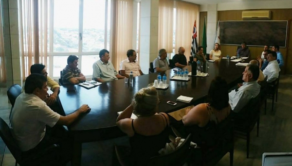 Prefeito Márcio Cardim discute projeto do novo complexo com os setores envolvidos na sua execução (Foto: Assessoria de Imprensa).