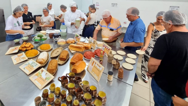 Encontro apresentou potencialidades da farinha do jatob? para enriquecimento da merenda escolar (Divulga??o).