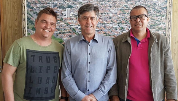 Diretor de Esportes Luciano Netto, prefeito Márcio Cardim e o Secretário de Esportes Ronaldo Pereira Dutra Tuiuiú (Foto: Da Assessoria).