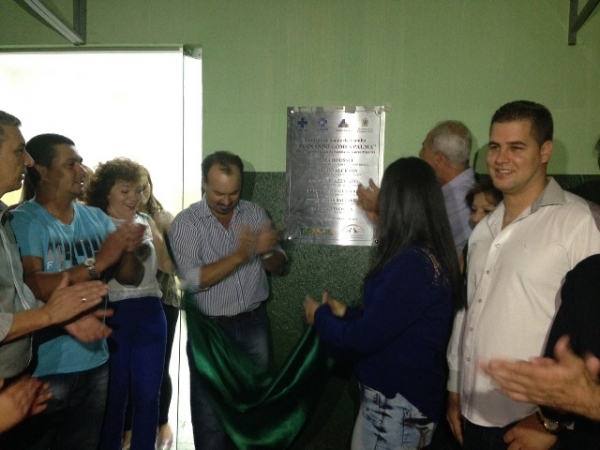 Prefeito de Osvaldo Cruz faz inauguração de novo PSF. (Foto: Giuliano Panvechio)