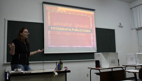 Isabela Dal Ponte Tiveron ministrou workshop de fotografia para colegas de curso (Foto: UniFAI).