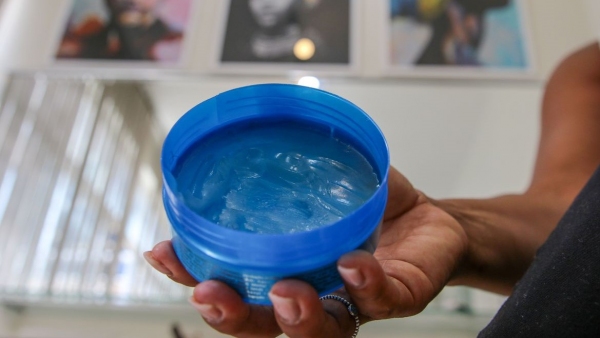 São 11 pomadas capilares suspensas pela Anvisa (Foto: Fabio Rodrigues Pozzebom/Agência Brasil).