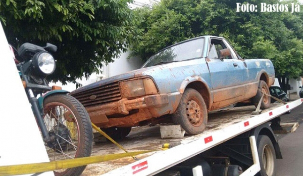 Veículos usados no crime foram apreendidos durante operação (Foto: Bastos Já).