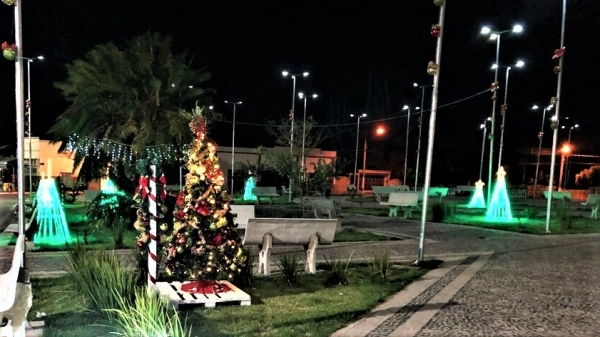 Decoração de Natal na Praça da Igreja Matriz de Mariápolis (Fotos: Cedidas).