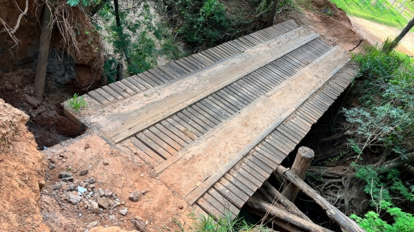 Ponte no Córrego dos Ranchos. Situação em 28/11/2022 (Imagem: Siga Mais).