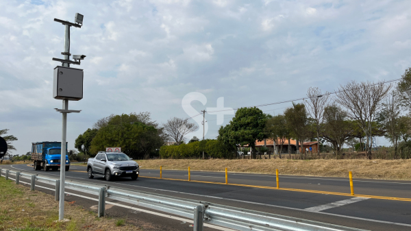 Em Adamantina, radar fica na altura da rotatoria da Rodovia SP-294/Rodovia Placido Rocha (Siga Mais).