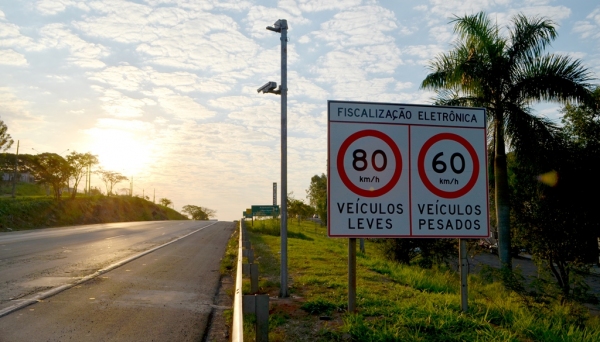 Moradores pedem mudança no radar instalado na região do Parque Itamarati para trecho do Parque do Sol (Foto: Acácio Rocha).