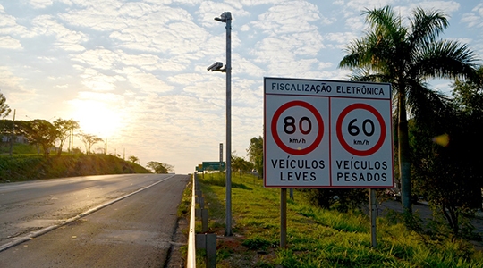 Radar na SP-294, em Adamantina, será aferido pelo Ipem-SP nesta sexta-feira (24), a partir das 9h. Trânsito será interrompido no local. Operação dura de 20 minutos a uma hora (Foto: Siga Mais).