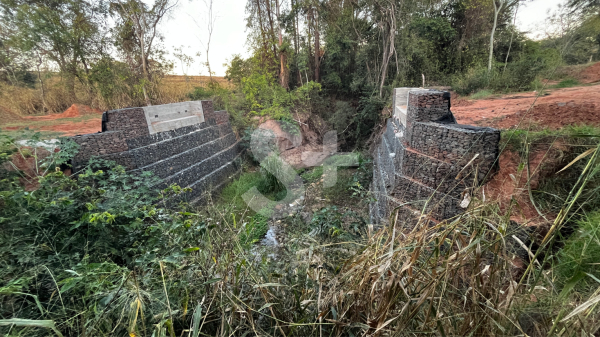 Obras no Corrego dos Ranchos aguardam longarinas metalicas (Siga Mais/Em 18/07/2024).