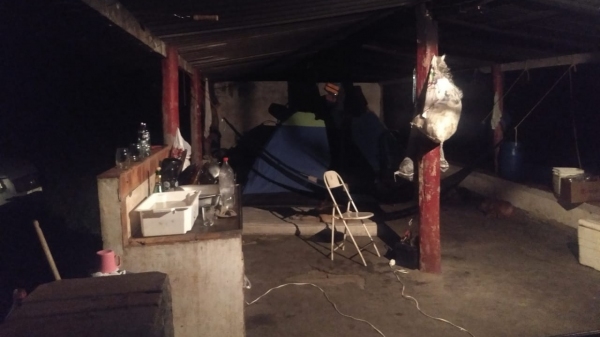 Homem estava em um rancho quando foi abordado pela Polícia Ambiental e tentou fugir (Cedida/PM Ambiental).