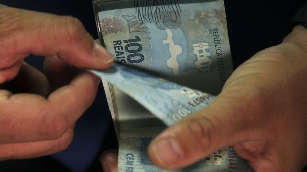 Será possível o refinanciamento de dívidas bancárias e de consumo de até R$ 5 mil para devedores que ganham até dois salários mínimos (José Cruz/Agência Brasil/Arquivo).