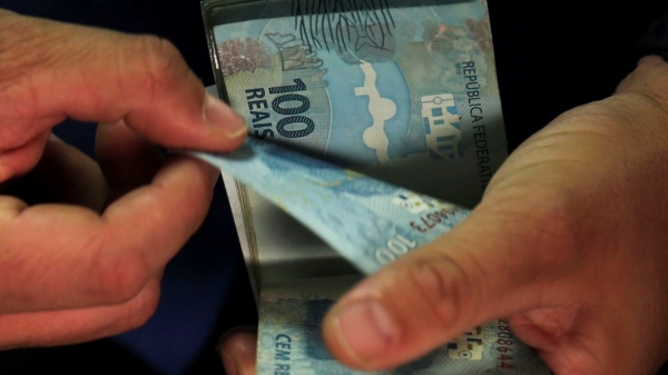 Com a medida, os contribuintes que ganham até o teto do INSS, atualmente em R$ 7.087,22, estão livres da cobrança a partir de 1º de janeiro de 2023 (Imagem: José Cruz/Agência Brasil).