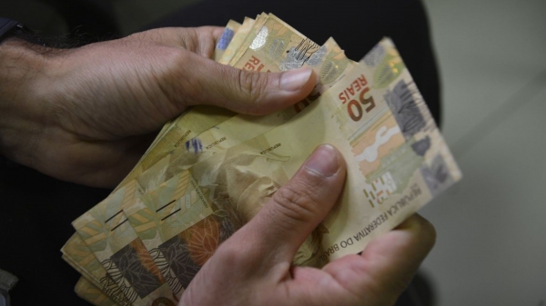 Congresso, prevê o mÃnimo de R$ 1.421, R$ 32 mais alto que o valor de R$ 1.389 proposto na Lei de Diretrizes Orçamentárias (Marcello Casal Jr/Agência Brasil/Arquivo).
