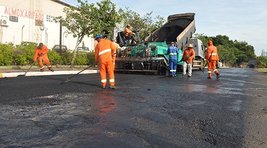 Empresa executa recapeamento asfáltico na Avenida Francisco Bellusci e em dois outros pontos da cidade (Da Assessoria).