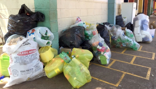 Arrecadação de materiais recicláveis acontece toda quarta-feira na Emef Eurico Leite de Moraes (Fotos: Siga Mais).