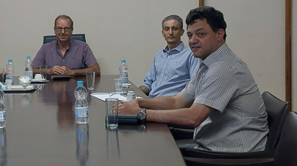 Prefeito Tiveron e os professores doutores Alexandre Teixeira  de Souza e Wendel Cleber Soares (PMA).