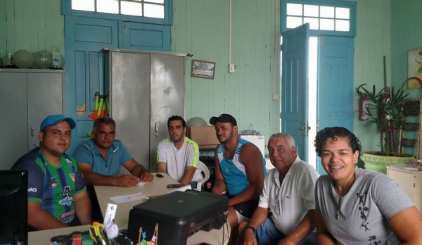 Equipe da Diretoria de Esportes e Lazer de Lucélia elabora cronograma de 2016 (Foto: Divulgação).