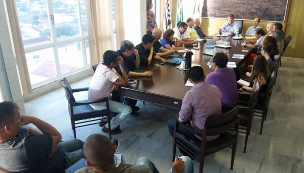 Reunião foi realizada nesta segunda-feira, abrindo a nova semana de trabalhos (Foto: Assessoria de Imprensa).