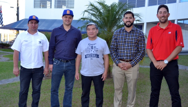 Representantes da Confederação de Beisebol e da Major League (EUA) tratam de parceria com o ProEduc-FAI (Foto: Central Fai de Comunicação).