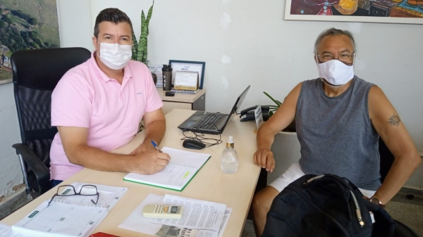 O secretário municipal de Cultura e Turismo, Sérgio Vanderlei recebeu o coordenador do Projeto de Revitalização e Profissionalização da Rádio Cultura FM, Prof. Me. Sérgio Barbosa no último dia 15 (Acervo Pessoal)