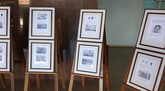 Exposição reúne 56 imagens impressas em papel fotográfico com suas respectivas legendas, que apresentam os times que representaram Adamantina (Divulgação).