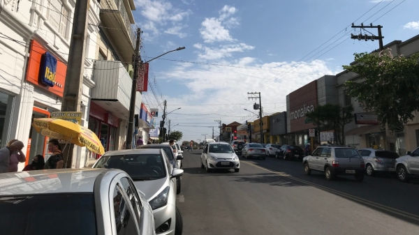 Comércio está autorizado a abrir suas portas na segunda e terça de carnaval, na próxima semana (Foto: Siga Mais).