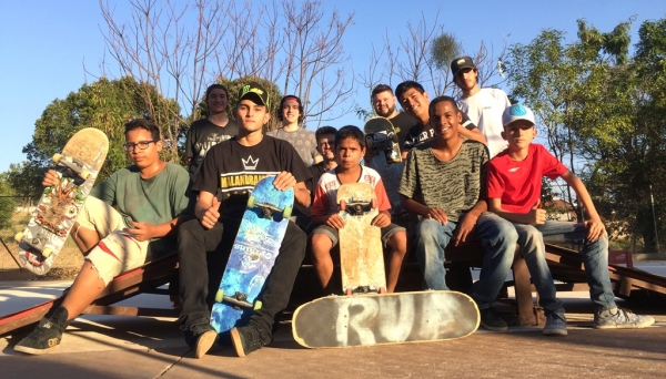 Grupo de skatistas de Adamantina em busca de espaço (Foto: Siga Mais).