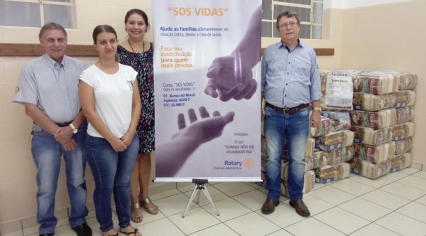 Lote com 53 cestas foi entregue ao Fundo Social de Solidariedade de Adamantina (Divulgação).
