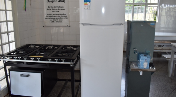 Projeto Asa é contemplado com a doação um fogão industrial, uma geladeira e um bebedouro realizada pelo Rotary Club (Foto: Da Assessoria).