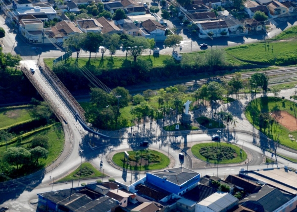 Prefeitura deve interditar viaduto da Joaquim Nabuco para instalação e enfeites natalinos (Foto: Tropical Imagens).