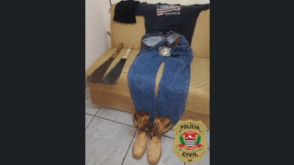 As vestes usadas pelo homem acusado do roubo e estupro (Divulgação/Polícia Civil).