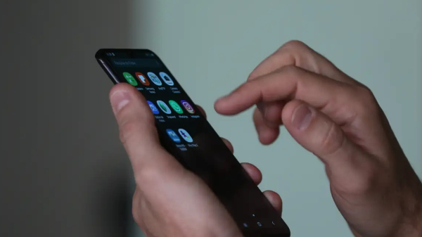 Fun??o deve ser usada somente em casos de perda, furto ou roubo do celular. (T?nia R?go/Ag?ncia Brasil).