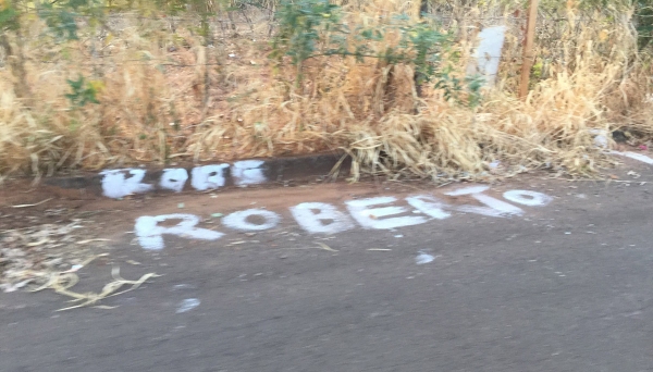 Demarcações na Rua João Latine, no Jardim Adamantina, às margens da ferrovia (Foto: Siga Mais).