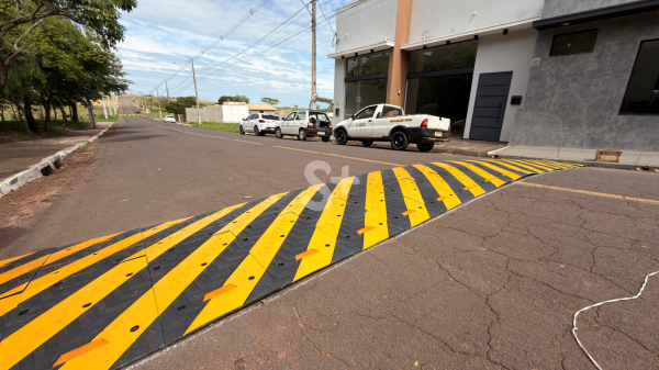 Novo redutor de velocidade na Rua Santos Dumont (Siga Mais).