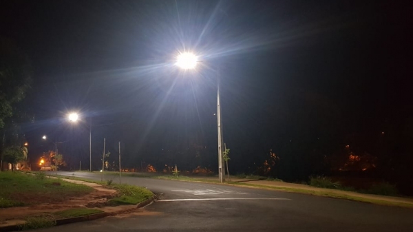 Três luminárias foram instaladas na Rua Turquesa, no Residencial Giuliano (Da Assessoria).