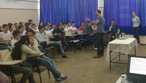 Palestras foram realizadas em escolas, pelo Núcleo de Apoio à Saúde da Família (Foto: Assessoria de Imprensa).