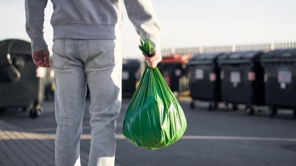 Sacos verdes serão adquiridos para operar a coleta seletiva via Cooperativa de Catadores de Recicláveis (Imagem: Mãos Pro Futuro/Programa de Logística Reversa)