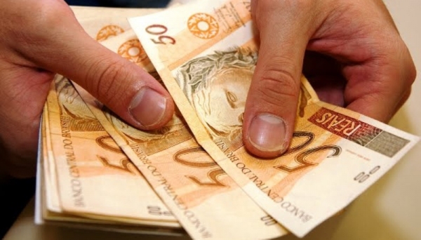 Salário mínimo paulista tem reajuste. A primeira faixa vai para $ 1.072,20 e a segunda fica em R$ 1.094,50 (Imagem: Ilustração).