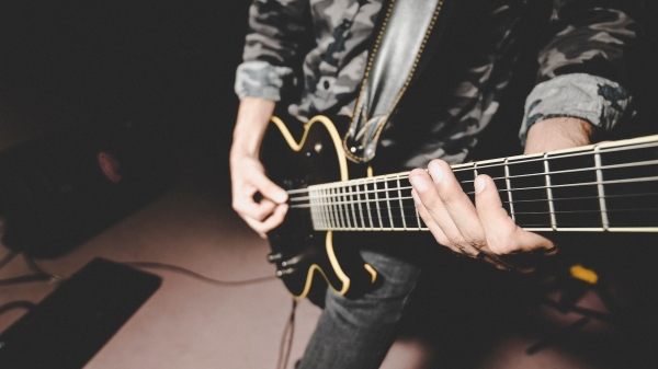 Atrações musicais começam a se apresentar às 20h, no Parque dos Pioneiros (Sam Moghadam Khamseh/Unsplash).
