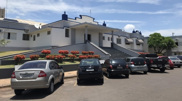 Paciente está internado na Santa Casa de Adamantina em estado estável e em isolamento (Foto: Siga Mais).