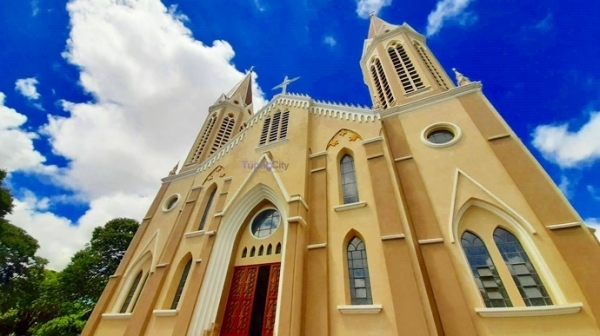 Igreja Matriz de São Pedro, em Tupã (Foto: Tupacity).
