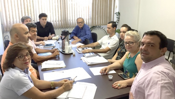 Temas ligados à saúde pública foram discutidos pelos vereadores e representantes da Secretaria Municipal de Saúde de Adamantina (Foto: Paulo Henrique de Brito).