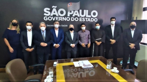 Reunião na Secretaria Estadual de Saúde, em São Paulo (Da Assessoria).