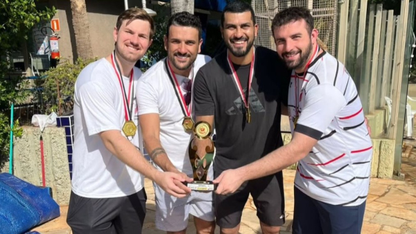 Competidores do biribol de Adamantina (Reproducao).