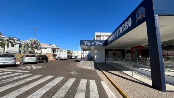 Santa Casa de Adamantina. À direita a nova estrutura do pronto-socorro (Siga Mais).